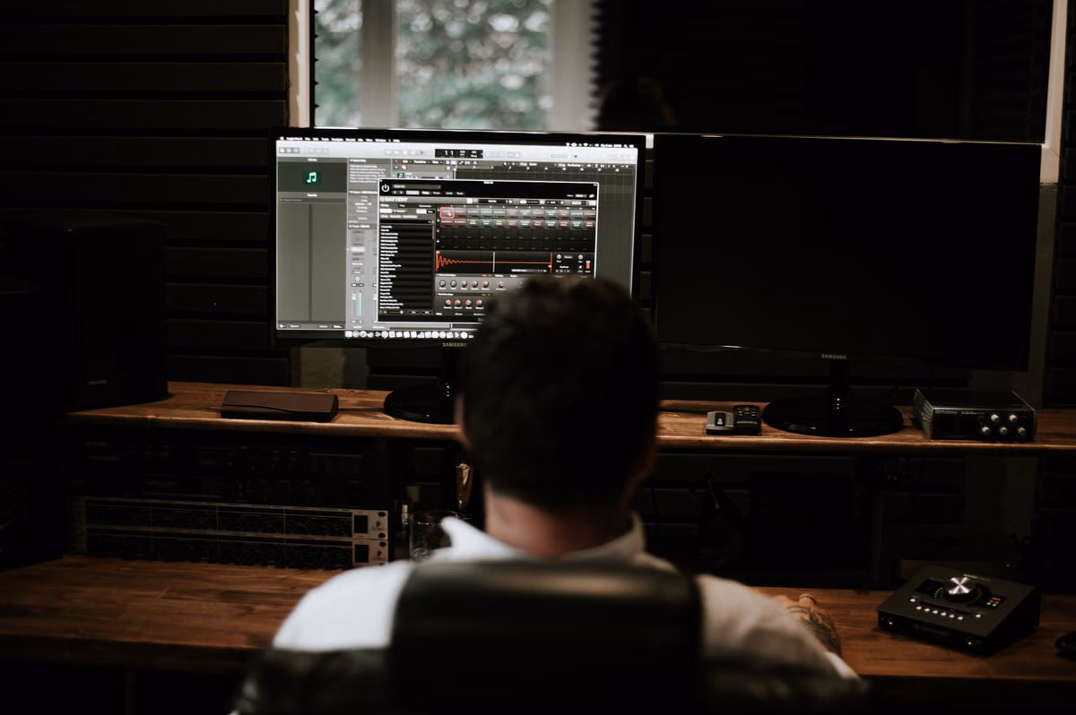 Что делать, если Adobe Premiere 26.5.2 не сохраняет проект при совместной работе? 2026
