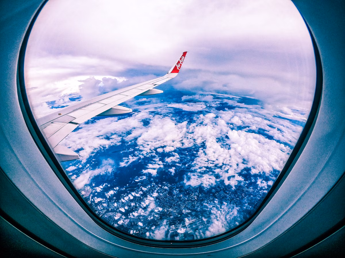 Kein Internet im Flugzeug: Wie planen Sie die Arbeit mit einem Remote-Mac? Offline-Plan 2026